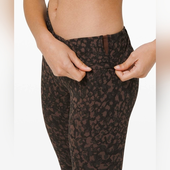 Lululemon women's Alignment Pant II 25"Wild Thing Camo Brown Earth Multi size 6 - Picture 4 of 6